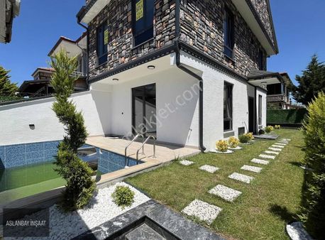 Denize 3. Parsel 230 M2 5+1 Mutfak Ayrı Havuzlu Ultra Lüx Villa