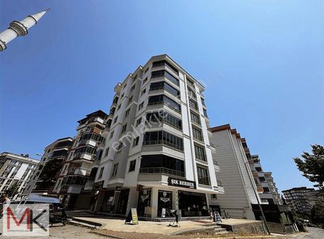 Atakum Atakent'in Merkezin'de 75.yıl Camii Karşısı Köşe Dükkan