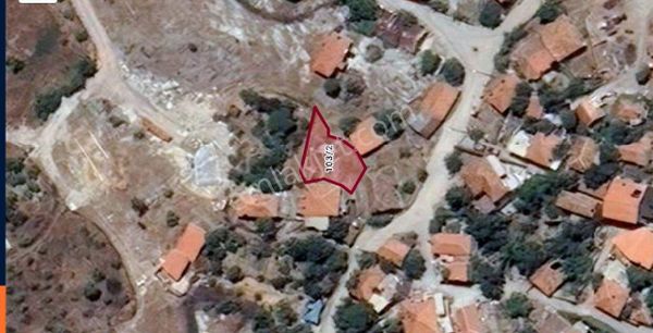 Balıkesir Gömeç Kum Kedik Mahallesinde Satılık Bahçeli Kargır Ev Arsası