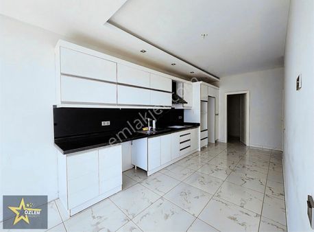 Alanya Mahmutlar'da 3+1 Ayrı Mutfak Kiralık Daire