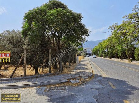 Davutlar"da 9 Daire Ve İki Dükkan Olan Satılık Arsa