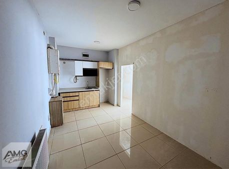 Amg Emlaktan Kavanıum Yanında Kiralık 105 M2 İşyeri/ofis