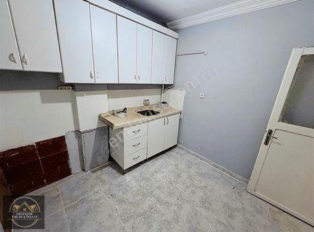 Ergenler Emlak'dan 100. Yıl Cadde Üzeri 3+1 Kiralık Daire''''