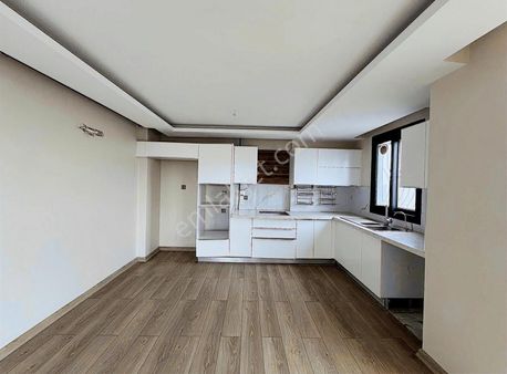 İzzet Begoviç Bulvar Üzeri*3+1*a.mutfak*iskanlı*ç.banyo*g.odalı*