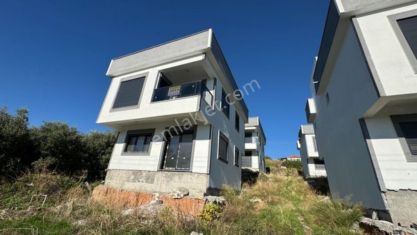 Dikili Kabakumda Köy İçi Deniz Manzaralı 135 M2 3+1 Satılık Müstakil Villa
