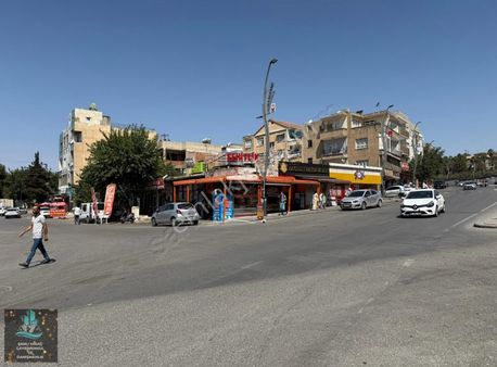 Köşe Başı Konumda Yıkılıp Yeniden Yapılmaya Müsait Satılık Arsa