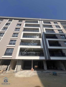 Yağız Efe Sitesinde Ara Kat 174 M2 Giyinme Odalı 3 +1