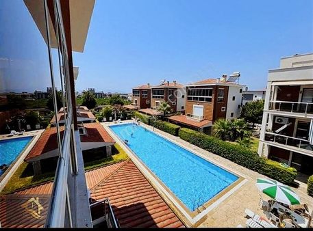 Kuşadası'nda Özel Otoparklı Ortak Havuzlu Müstakil 4+1 Yazlık