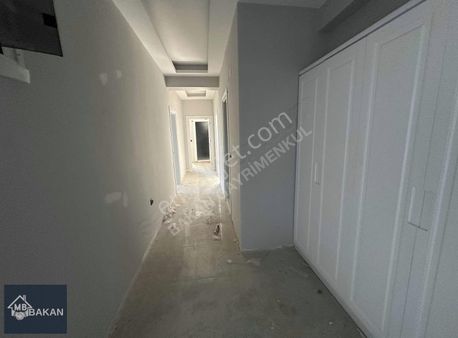 Bakan'dan / Havuzlu Site / Lüx 3+1 / Geniş Daire / Ara Kat