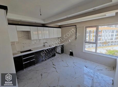 Hg'den Yıldız Göbekte 3+1 Ebeveyn Banyolu, Giyinme Odalı Daire