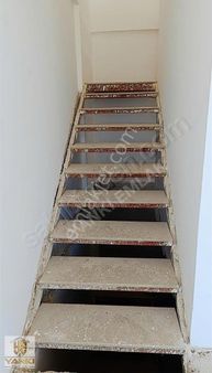 Altıntaş'ta 40'lık Yola Cephe Ana Cadde Üzeri 120 M2 Bodrumlu