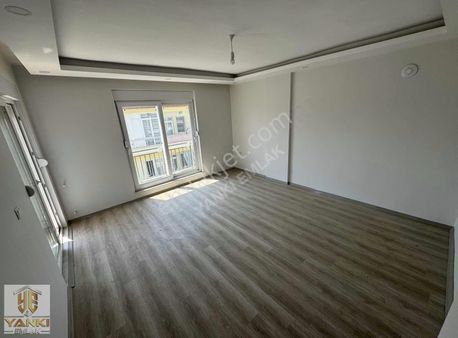 Aydoğmuş Mahallesi 2+1 Ara Kat Asansörlü 100m2 Satılık Daire