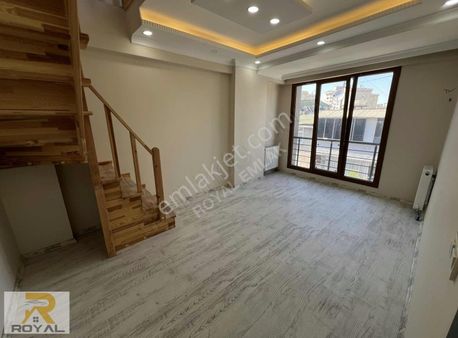 Royal'den B.bahçe'de 4+2 165m2 Sıfır K.uygun Süper Konumlu Daire