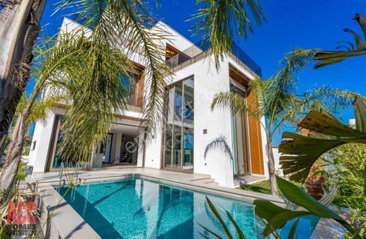 Acc Homes'tan Döşemealtı'nın En İyi Ve Seçkin Detaylı Villası