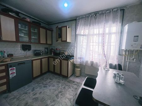 Cihandan Güventepede Kalaballı, Güventepe,veysel Şatıroğlu Cadde Yakını