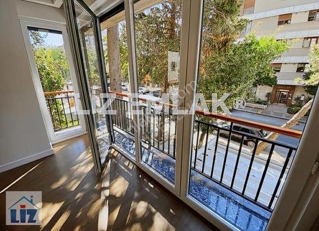 Şenesenevler Kocayolda Metroya Yakın 3+1 Ebeveynli Balkonlu