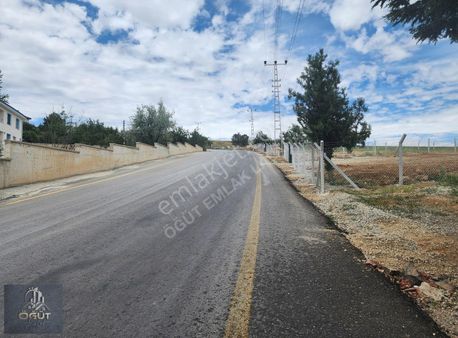 Öğüt. Den Roketsan Yoluna Cephe Etrafı Çevrili Arsalar.