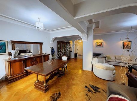 Cumhuriyet Mah Ayrı Mutfaklı Denize 50mt Kiralık Eşyalı Daire