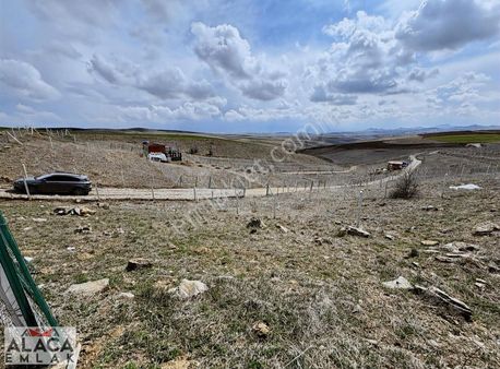 Aydıncık 'da Manzaralı Tel Örgü Ve Kapısı Yapılı 250 Metrekare