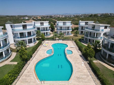 Didim Sağturda Denize Yakın Havuzlu Sitede 4+1 Müstakil Villa