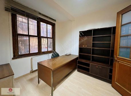 "asmalı Mescitte İstiklale 30 Metre Fiyat Avantajlı Ofis"