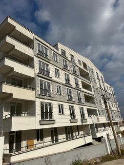 Ata Emlak Tan Çınarcık'ta Yeni Bina 2+1 Arakat Satılık Daire