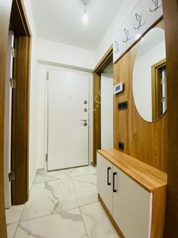 Kuşadası Çarşıda 1+1 Doğalgazlı Kısmi Eşyalı Satılık Daire