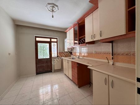 İncirli Barışyolu Cad Üstü Kat Konumunda Y.giriş 2+1 Bağımsız