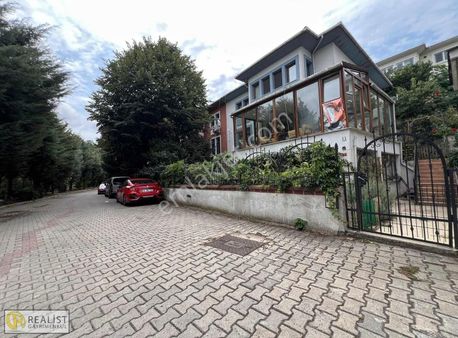 Çengelköy Ata-2 Sitesi___iyi Konumda 400 M2 Fourlex Villa