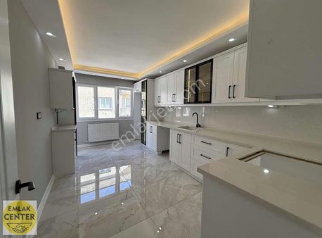 Emlak Center'dan İbrahim Çelebi Mah Satılık 3+1 Ara Kat Daire