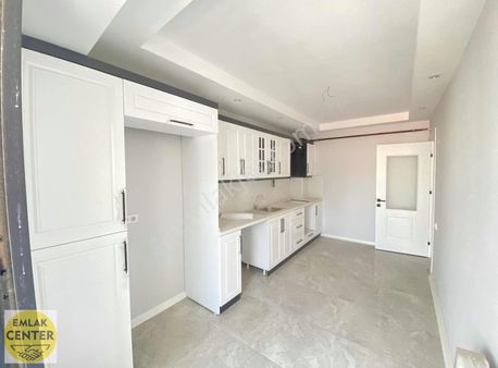 Emlak Center'dan Muradiye'de 3+1 135m2 Kapalı Mutfak Sıfır Daire