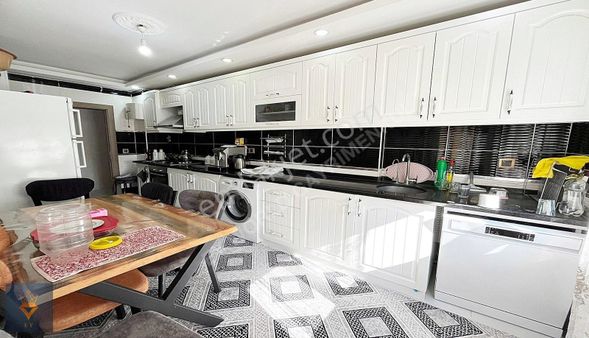 Hüsnü Karakaş Mahallesinde 147 M² Geniş 3+1 Daire