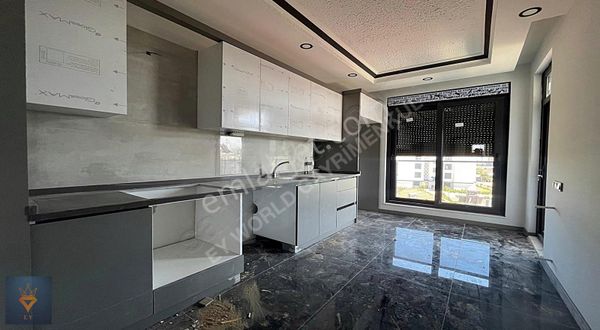 Habiplerde Sıfır Güvenlikli Havuzlu Sitede 2+1