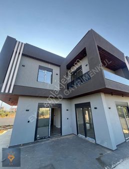 Döşemealtı Çıplaklıda Havuzlu, Saunalı, 4+1 Müstakil Villa