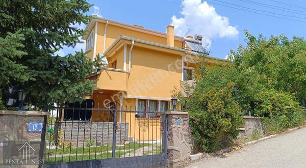 Kazan Yeşilova Villalarında Bağımsız Köşe Lüks Tripleks Villa