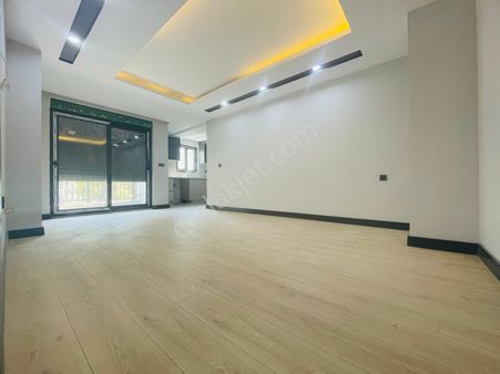 Konyaaltı Caddesi Üzeri Arakat Fırsat Daireler