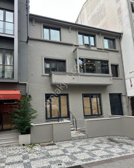 Remax Anı 'dan Kadıköy 'de Kdv Avantajlı Kiralık Boş Dükkan