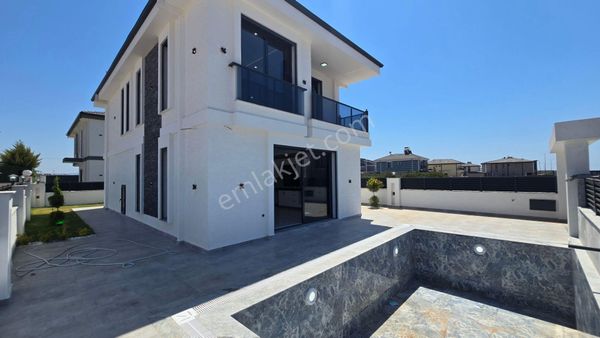 Didim Efeler’de Satılık Lüks Villa