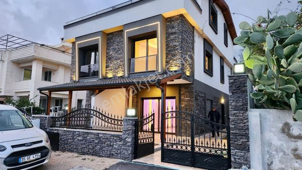 Ful Deniz Manzaralı Geniş Bahçeli 4+1 Villa (gözütok Emlak)