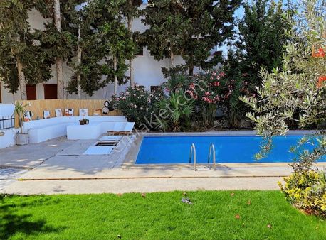 Bodrum Turgutreis Merkezde Sahile Yakın Havuzlu Villa