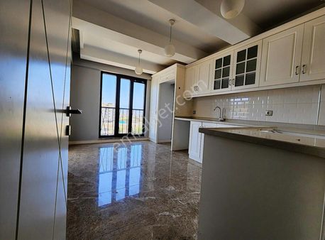 World Capital Den Karahasanlı Da Kiralık Lüks Ve Geniş 2+1 Daire