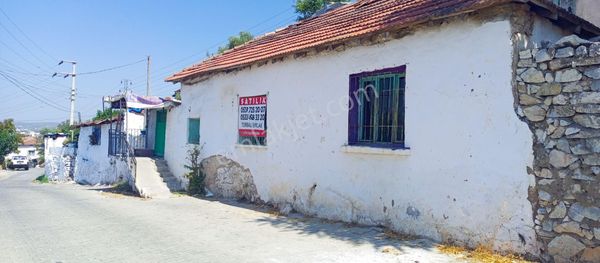 Torbalı Emlak'tan Kuşçuburun Mah. Muhteşem Manzaralı 477m2 Arsada Müstakil Eski Taş Ev Ve Depo