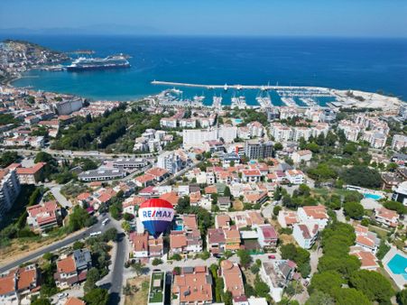 Kuşadası Türkmen Mahallesı Satılık İki Adet Tribleks