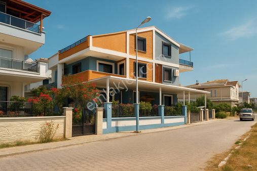 Didim Efeler’de Satılık Eşyalı Tripleks Villa