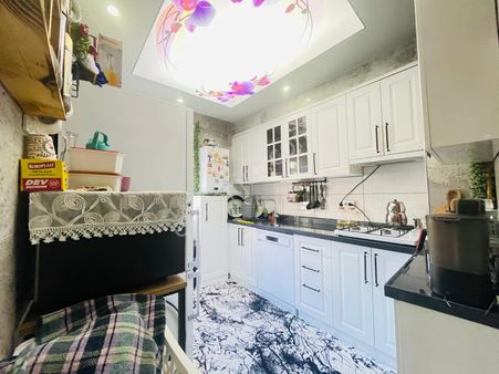 Koza Emlak'tan Mareşal Çakmak Mahalesinde Full+ Full Yapılı 3+1 Satılık Dairee