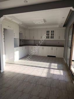 Turgutlu Satılık Cumhuriyet Mah 140m2 3. Kat 3+1 Oda Ful Tadilatlı Yerden Isıtma Cam Balkonlu Daire