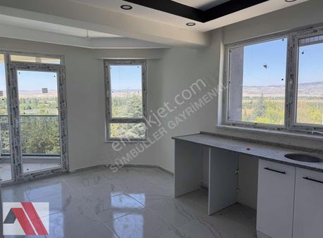 Sümbüller'den Esentepe Mah. Köşe Önü Açık Modern Dizayn 1+1