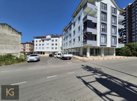 Dolunay Mahallesinde Köşe Başı Önünden Dolmuş Geçen Bir İşyeri