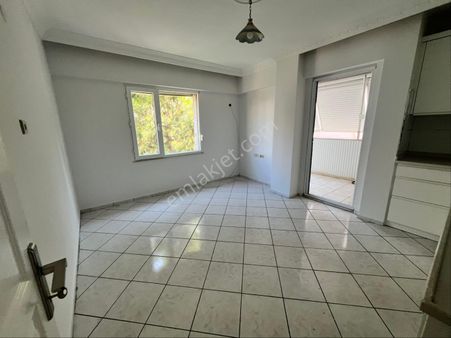 Çamlık Mahallesinde Ara Kat Güney Ve Ön Cephe 2+1 Giriş Üstü Daire Plaja Yakın