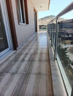 Foça K.dirik'te Köşe Konum Büyük 2+1 Güzel Daire